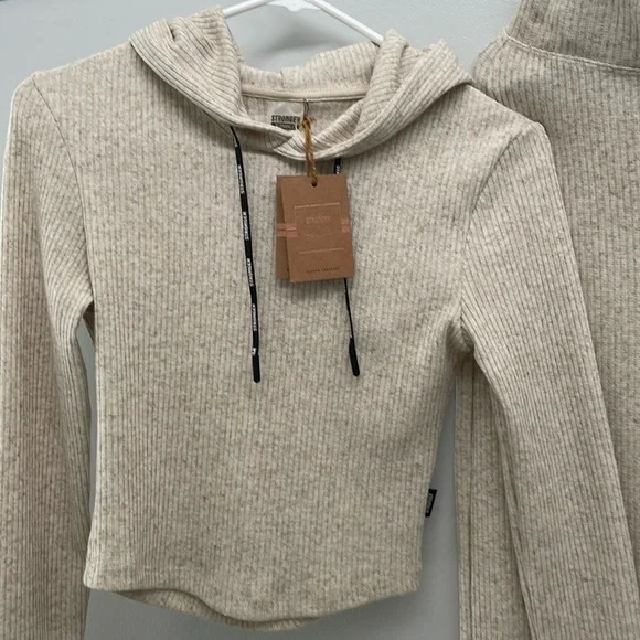 Stronger crop top and straight pants set - Picture 4 of 5